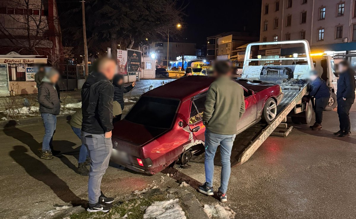 Erbaa’da Akşam Saatlerinde Maddi Hasarlı Kaza Meydana Geldi.