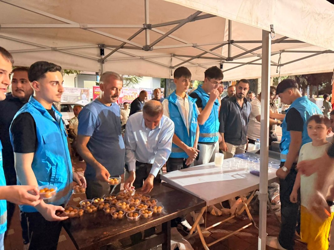 Mevlid Kandili Dolayısıyla Büyük Camii’de Lokma İkramı Yapıldı.