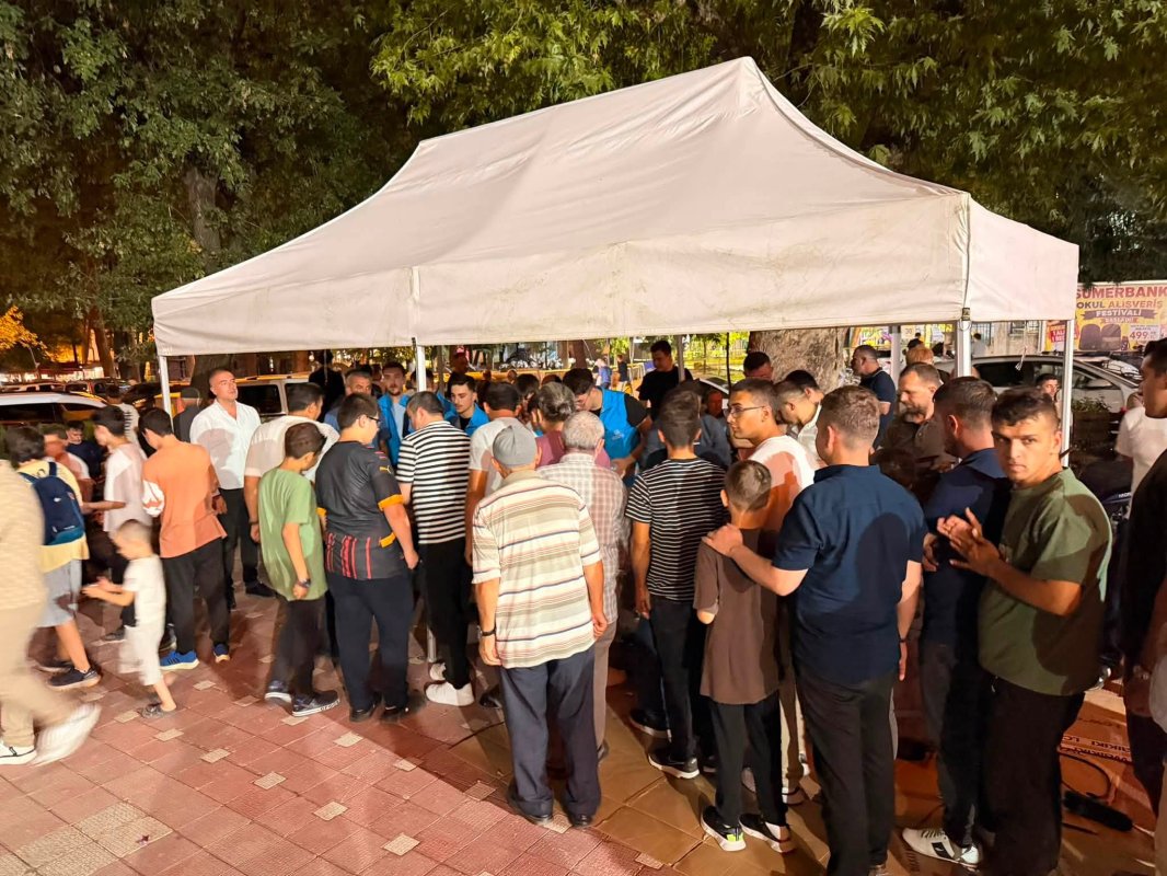Mevlid Kandili Dolayısıyla Büyük Camii’de Lokma İkramı Yapıldı.