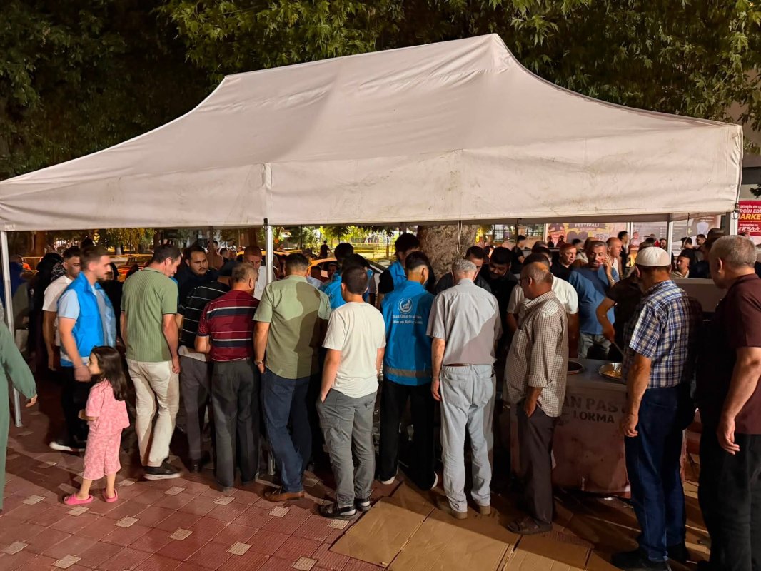 Mevlid Kandili Dolayısıyla Büyük Camii’de Lokma İkramı Yapıldı.