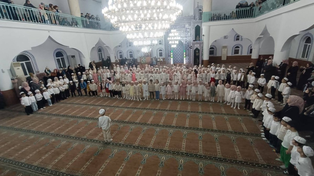 Minik Öğrenciler Büyük Cami’de Teravihte Buluştu.