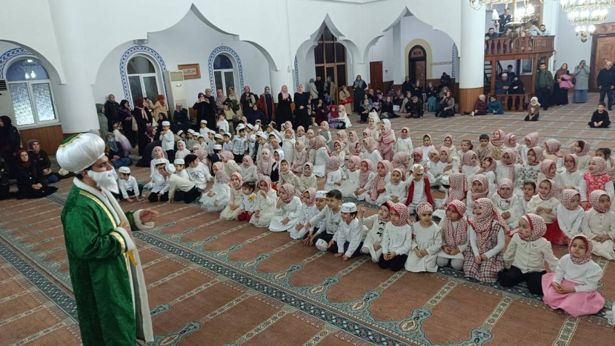 Minik Öğrenciler Büyük Cami’de Teravihte Buluştu.