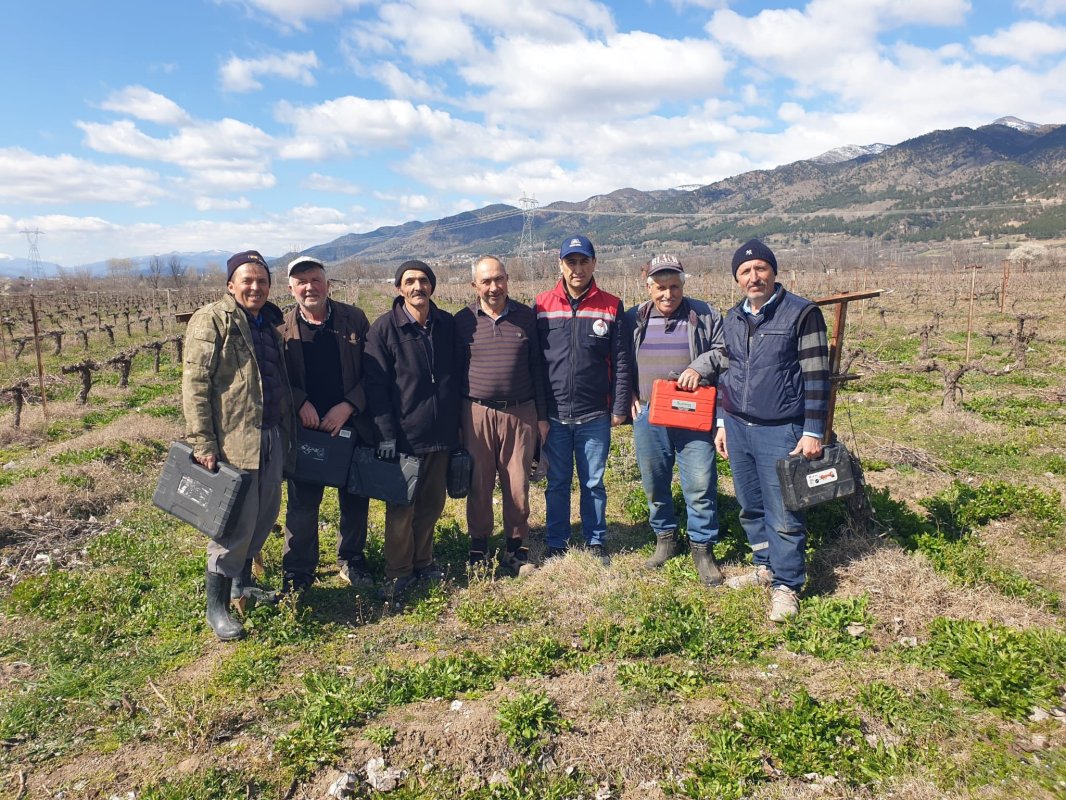 Erbaa İlçe Tarım ve Orman Müdürlüğü Ekipleri Bağ Üreticileriyle Buluştu.