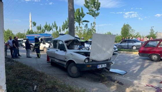 Erbaa Karayaka Bulvarında Trafik Kazası Meydana Geldi.