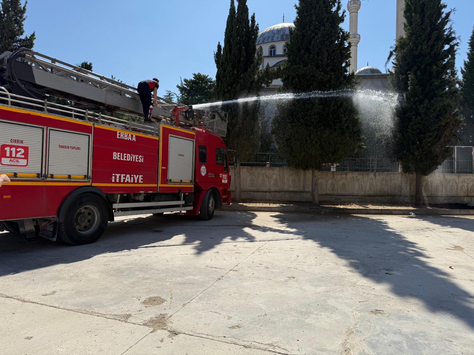 Erbaa’da 6 Ayrı Noktada Yangın: İtfaiye Ekipleri Anında Müdahale Etti.