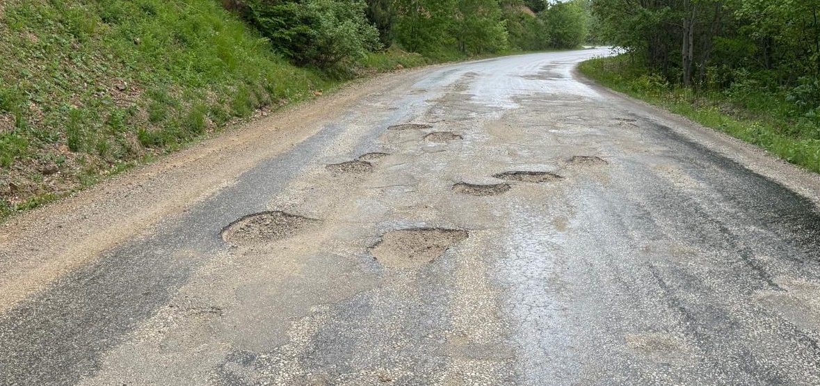Erbaa’da Bakımı Yapılmayan Köy Yolları Kazalara Sebep Oluyor.