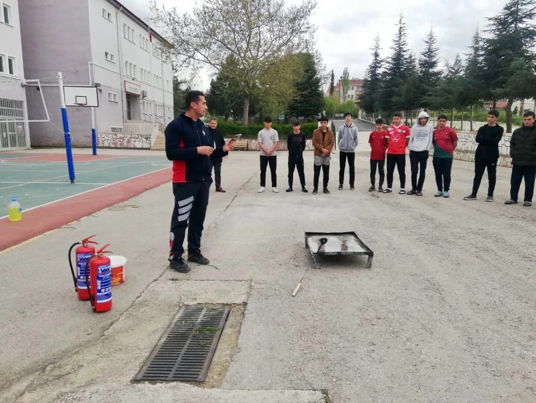 Erbaa’da İtfaiye Ekiplerinden Yangın ve Deprem Eğitimi.