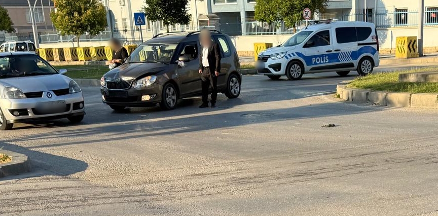 Erbaa’da Kavşakta Kaza: İki Araç Çarpıştı.