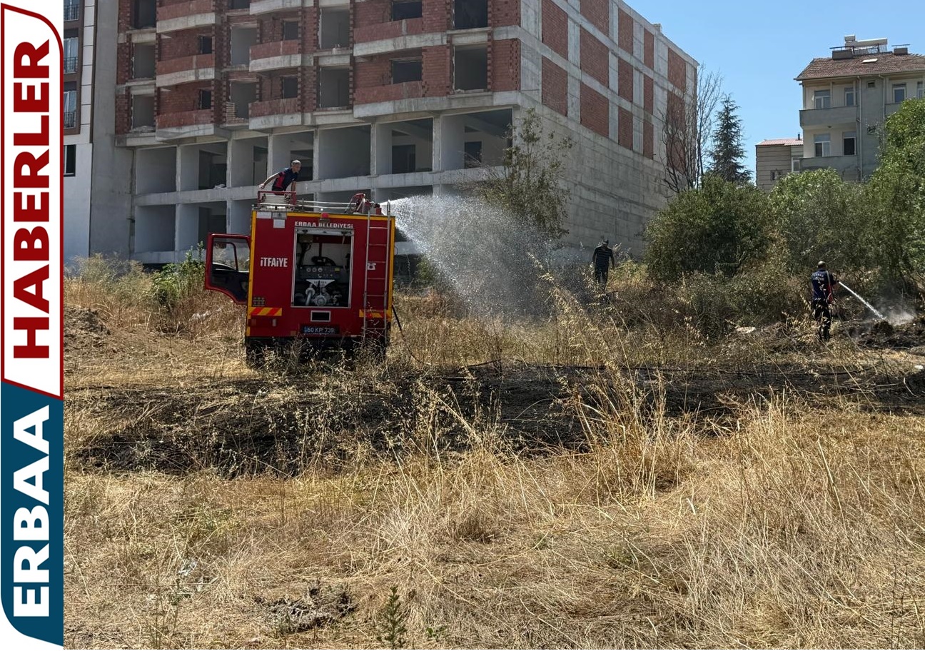 Erbaa’da Kuru Otlar Alev Aldı: İtfaiye Ekipleri Müdahale Etti.