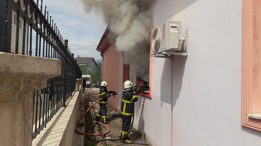 Erbaa’da Lisede Yangın Paniği: Öğretmenler Odasında Çıkan Yangın Korkuttu.