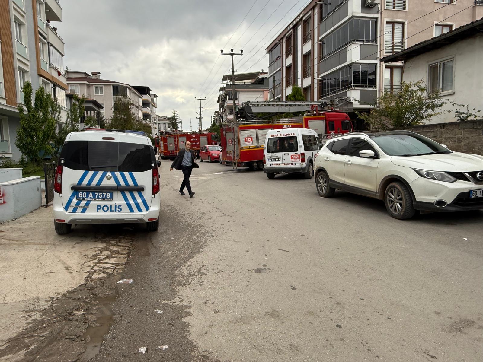 Erbaa’da Meydana Gelen Yangında Polisler Olası Bir Facianın Önüne Geçti.
