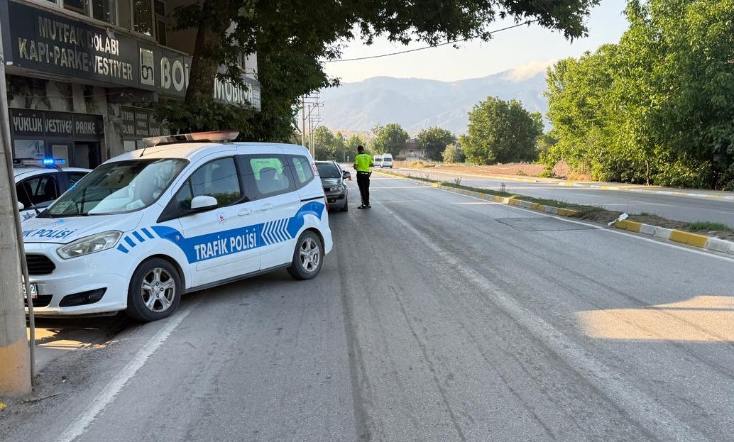 Erbaa’da Minibüslere Akşam Denetimi: Çok Sayıda Araç Kontrol Edildi.