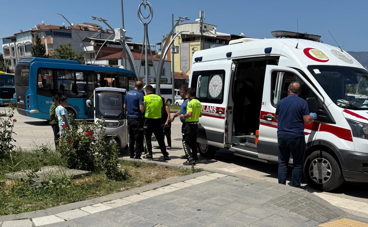 Erbaa'da Otomobil Sürücüsü Elektrikli Motora Çarpıp Kaçtı: 1 Yaralı.