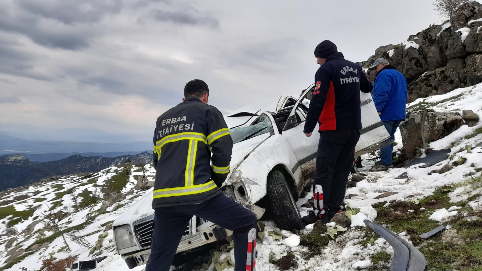 Erbaa’da Otomobil Uçurumdan Uçtu: 4 Yaralı.