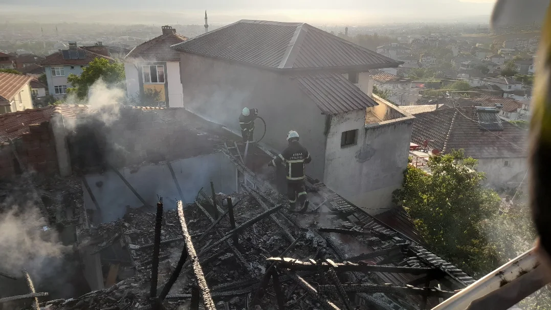 Erbaa’da Sabah Saatlerinde Yangın: Alevler İki Evi Sardı.