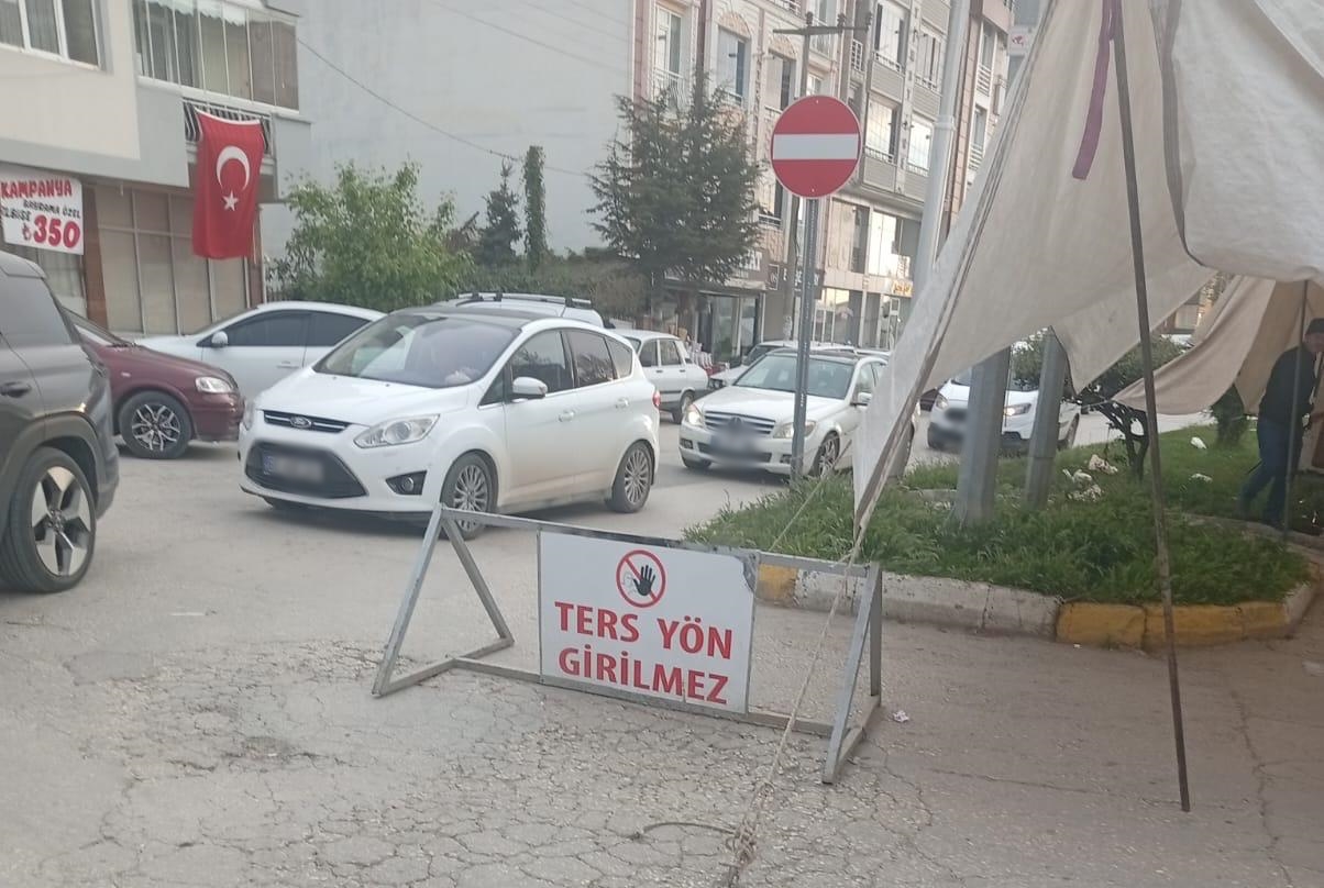 Erbaa’da Ters Yönden Gelen Araçlar Tehlike Saçıyor.