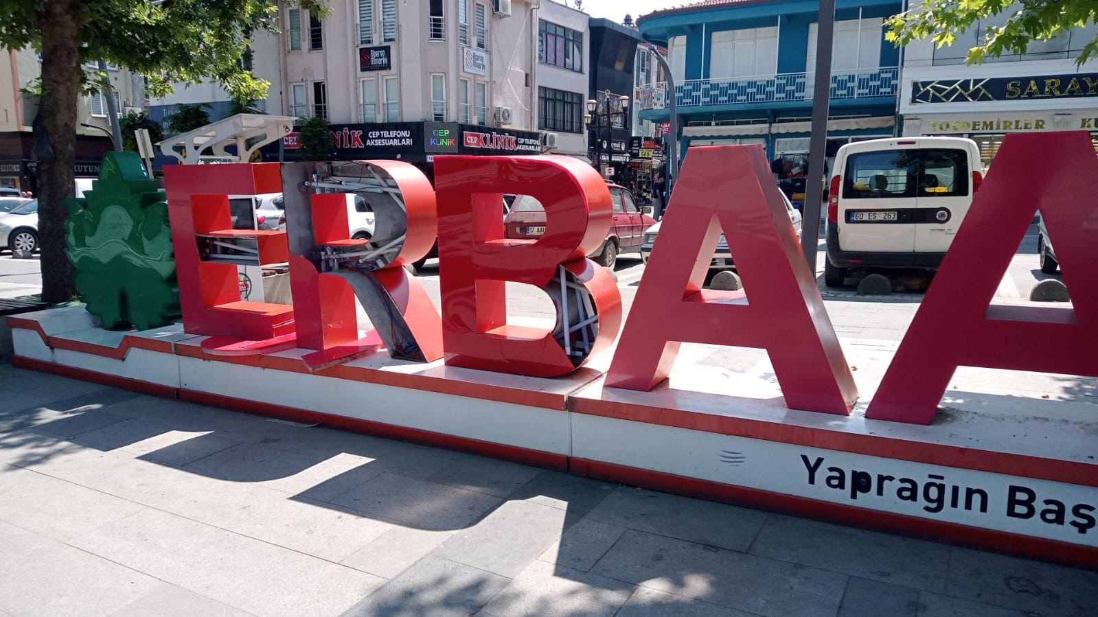 Erbaa'nın Simgesine Yine Zarar Verildi