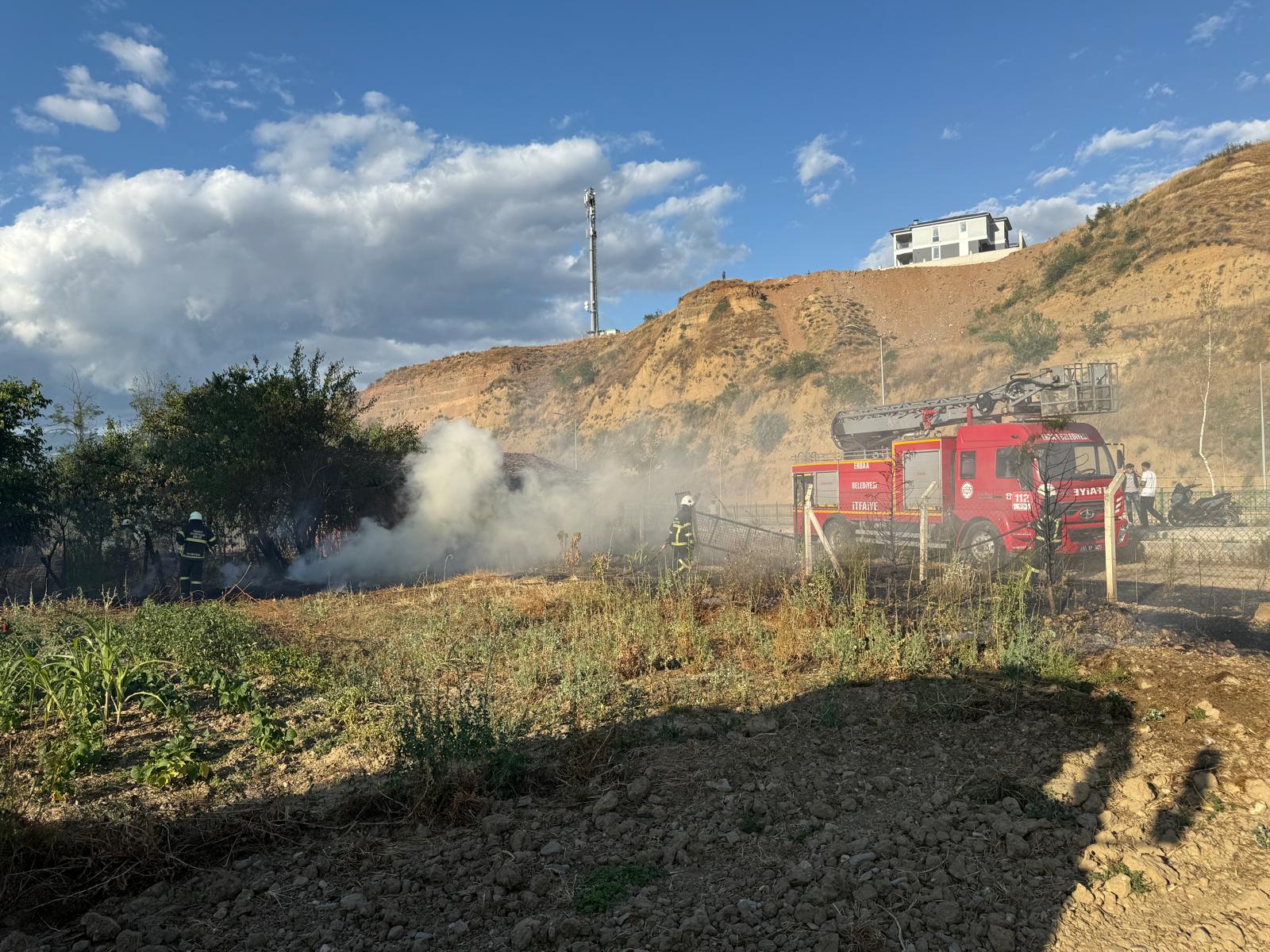 Erbaa Osman Gazi Mahallesi'nde Yangın Meydana Geldi.