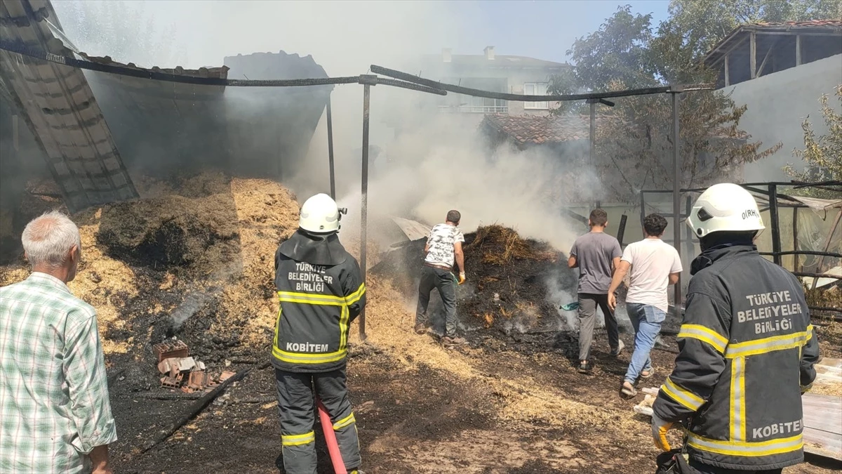 Erbaa'da Meydana Gelen Yangında Ahır ve Samanlık Zarar Gördü.