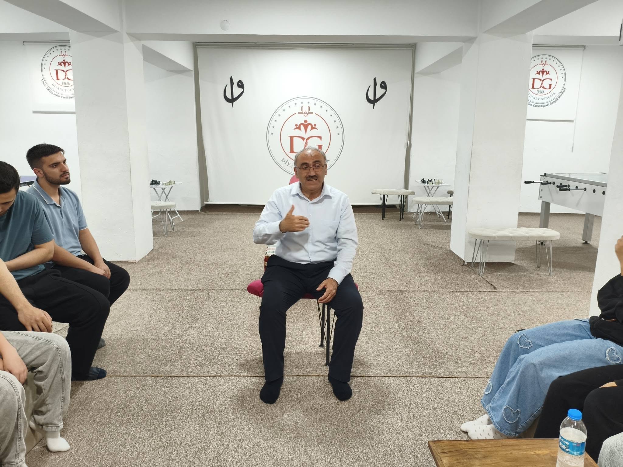 İlçe Müftüsü Bekir Ertürk Gençlerle Aşure Programında Bir Araya Geldi.