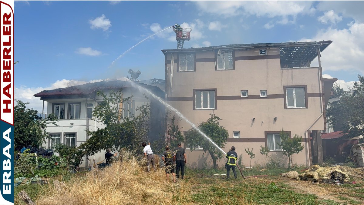 Erbaa'da Ateşten Çıkan Yangın İki Binaya Sıçradı.