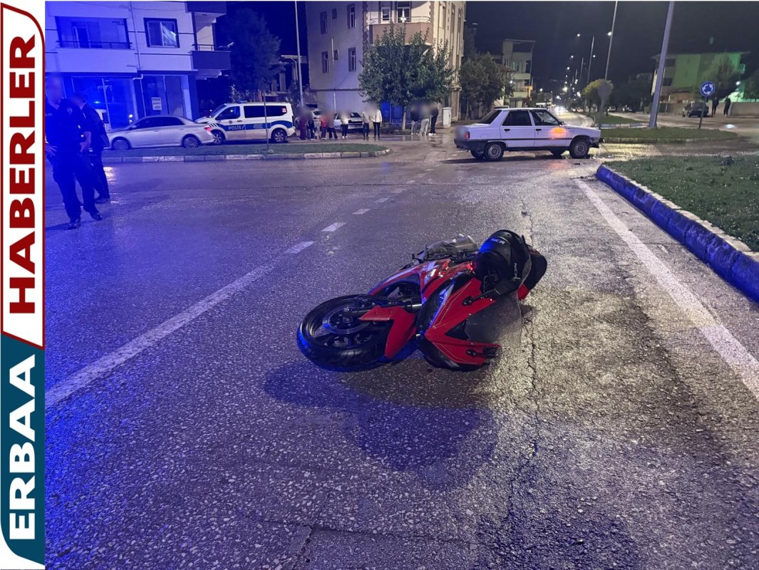 Erbaa’da Kavşakta Kaza: Motosiklet Sürücüsü Yaralandı.
