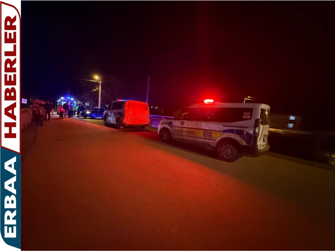 Erbaa’da Köprü Girişinde Otomobil ile Motosiklet Çarpıştı.