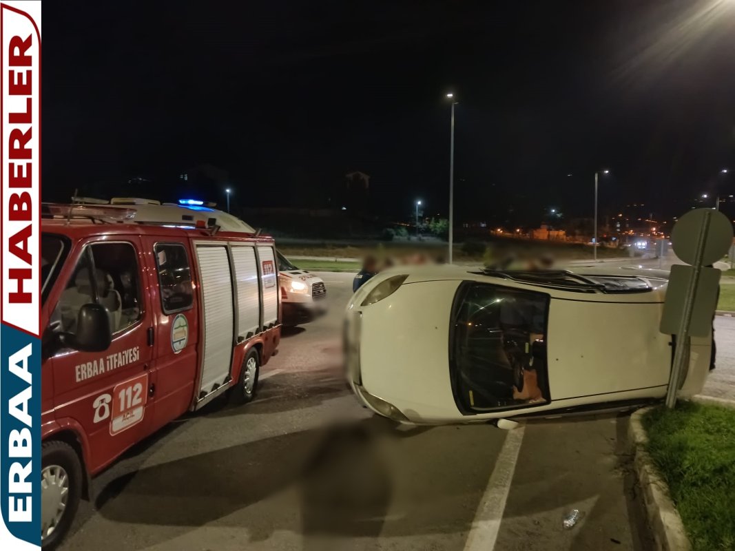 Erbaa’da Yeni Hastane Kavşağı’nda Kaza: 2 Yaralı.