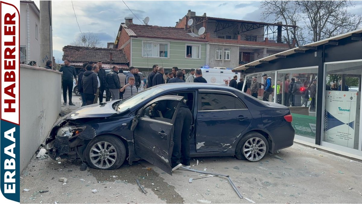 Erbaa’da 3 Araçlı Trafik Kazası: 2 Yaralı.