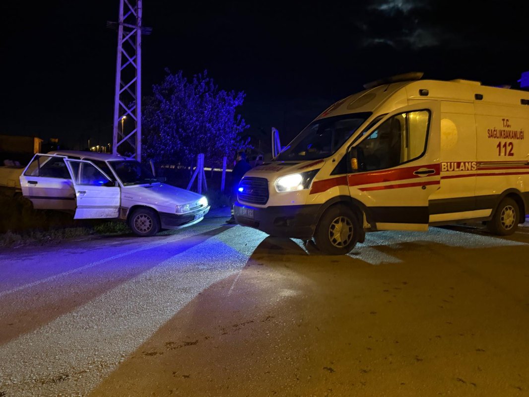 Erbaa’da Gece Yarısı Kaza: Sürücü Kaçtı, 1 Yaralı.
