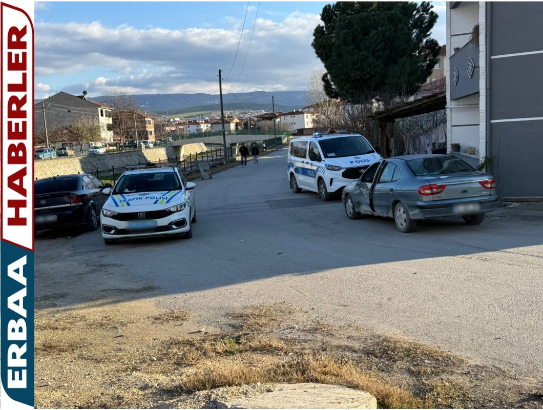 Erbaa’da Köprü Girişinde Otomobil ile Motosiklet Çarpıştı: 2 Yaralı