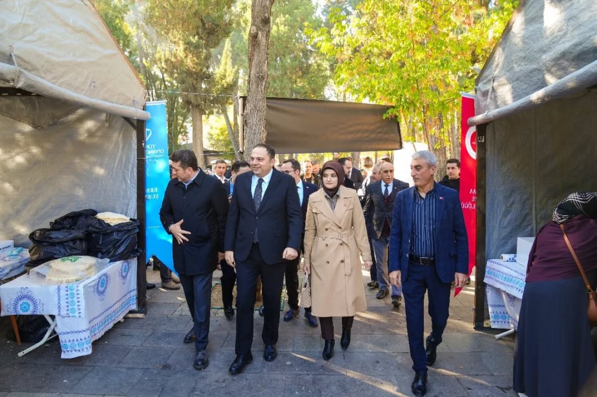 Erbaa’da Filistin İçin Hayır Çarşısı Açıldı.