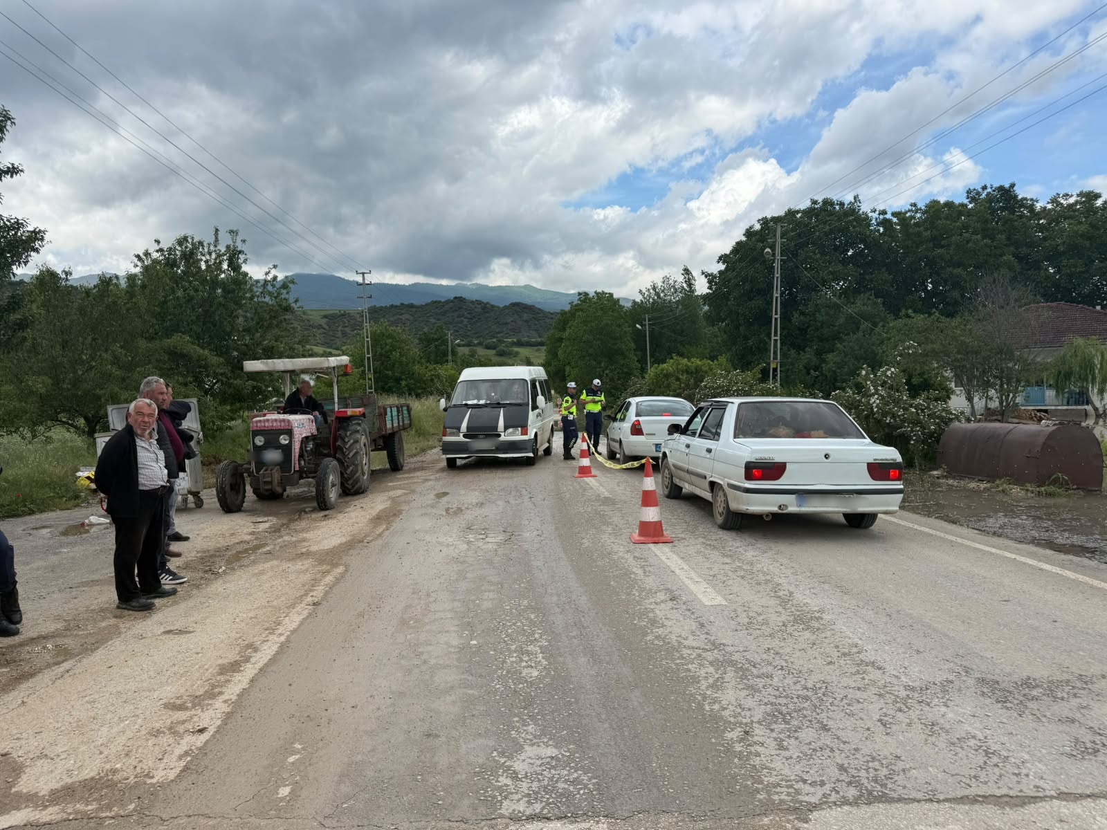 Jandarma Ekipleri Riskli Bölgede Sürücüleri Bilgilendirdi.