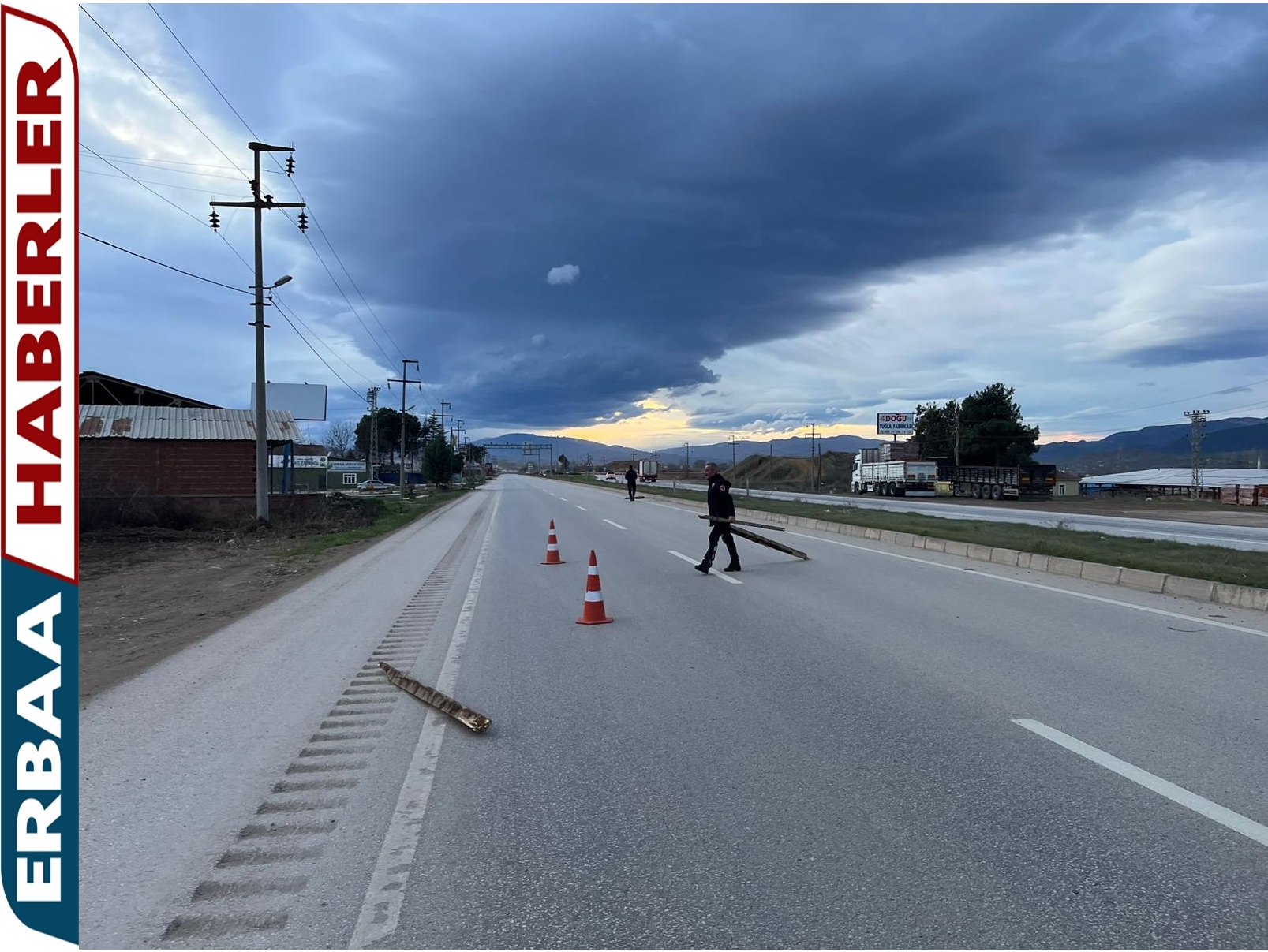 Erbaa’da Fırtına Tuğla Fabrikasının Çatısını Uçurdu.