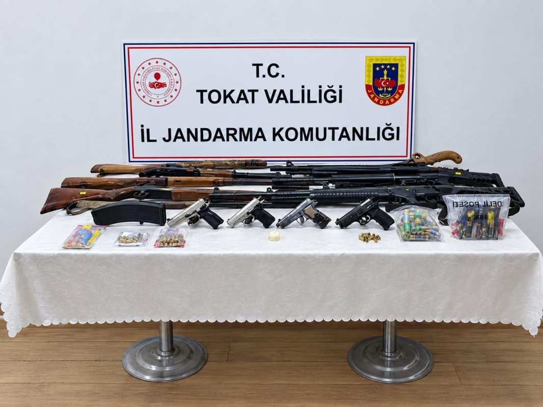 Erbaa’da 15 Adrese Eş Zamanlı Operasyon: Silah ve Mühimmat Ele Geçirildi