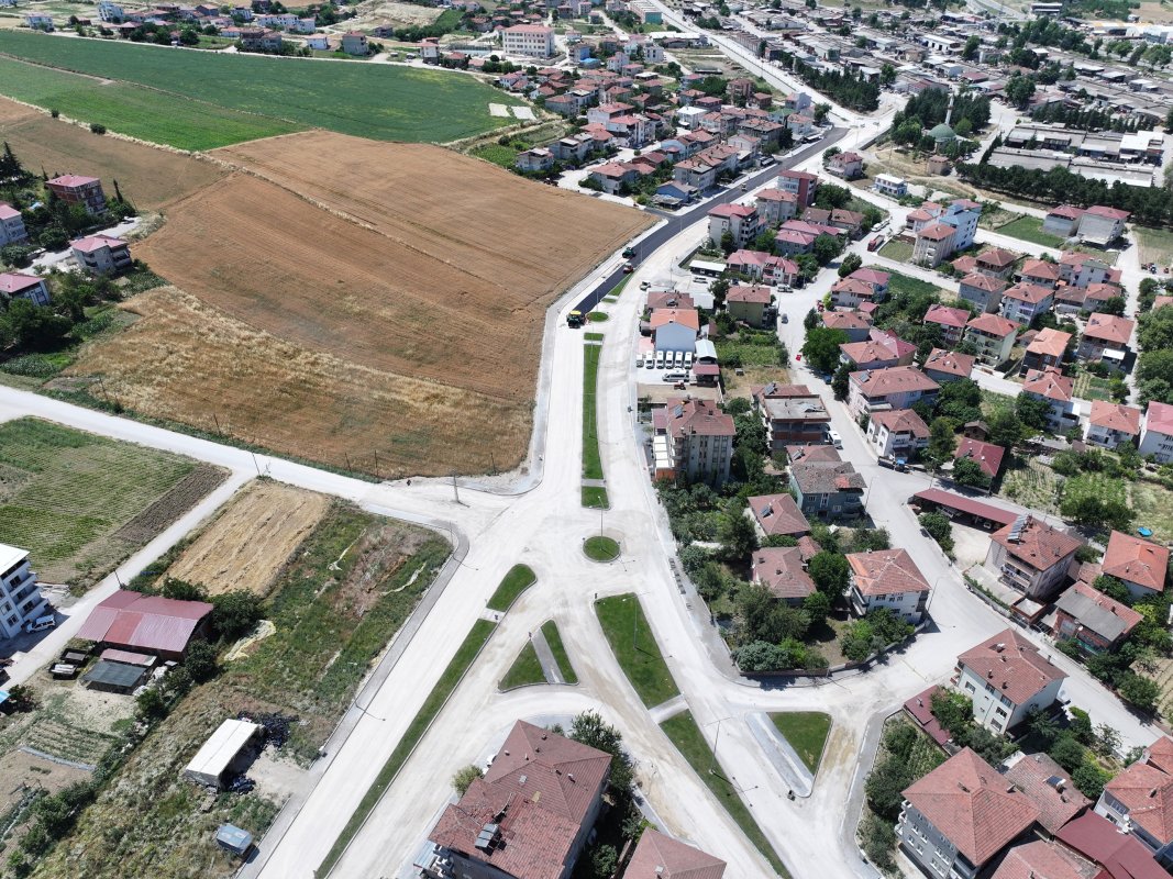 Erbaa’da Kazım Karabekir Caddesi’nde Sıcak Asfalt Çalışmaları Başladı.