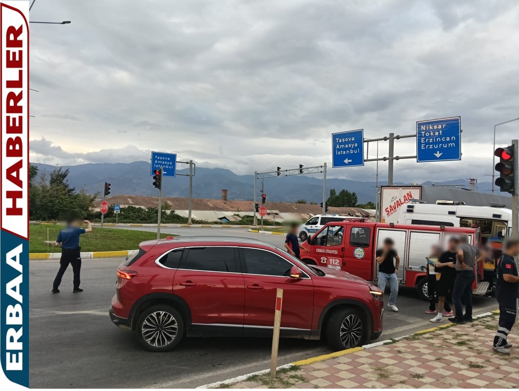 Erbaa’da İki Otomobil Çarpıştı: 3 Yaralı.