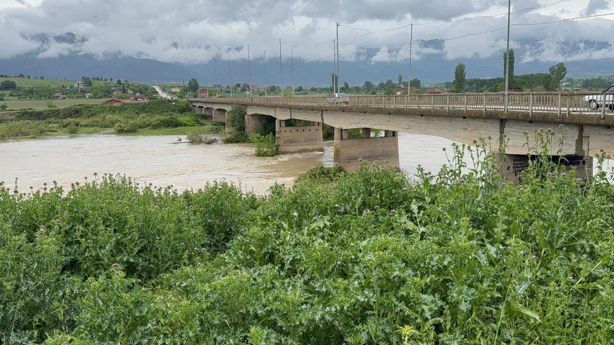 Erbaa Karayaka Köprüsü’nde Ekipler Teyakkuzda