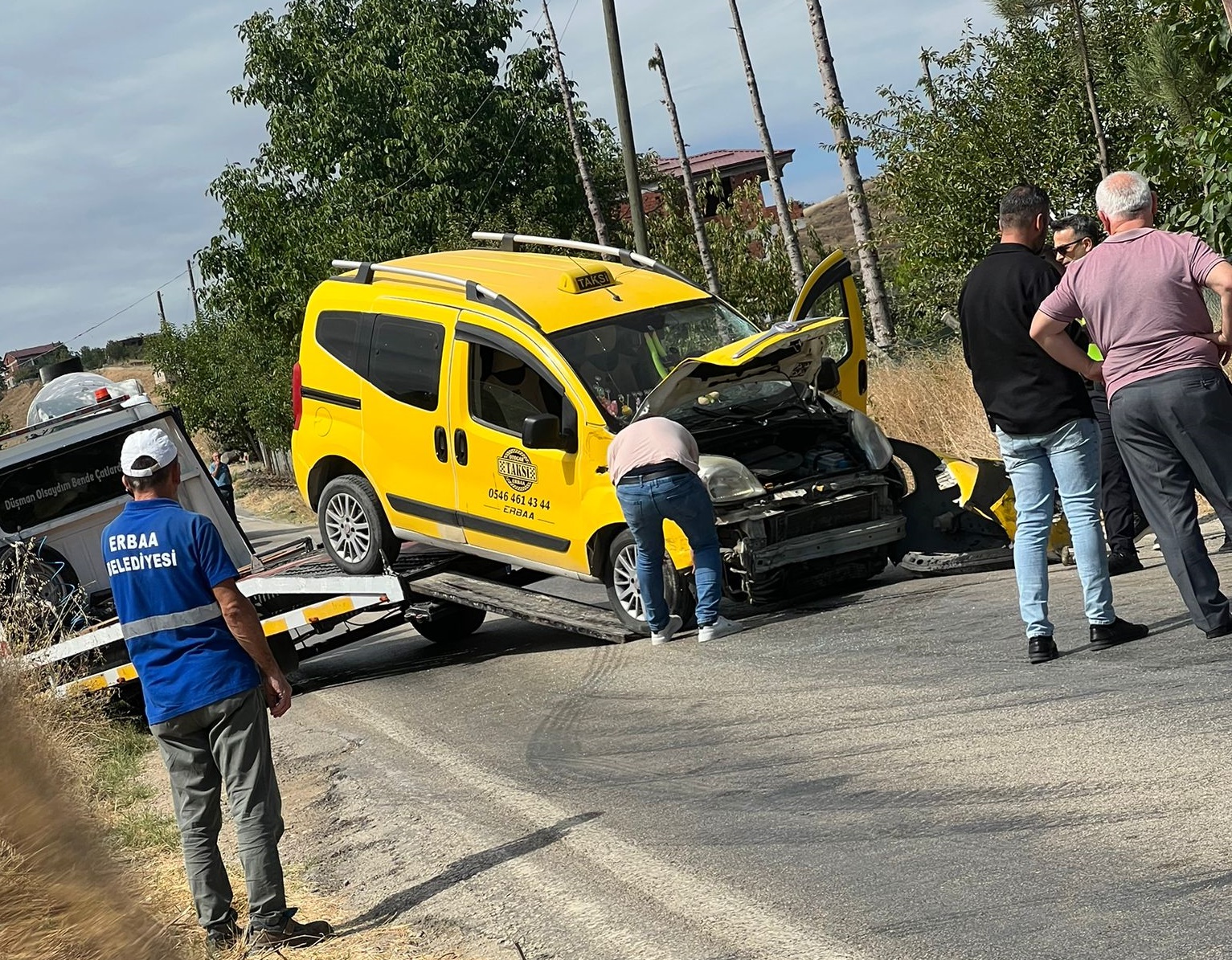 Erbaa’da Trafik Kazası: 5 Yaralı, 4 Aylık Hamile Kadın Bebeğini Kaybetti.