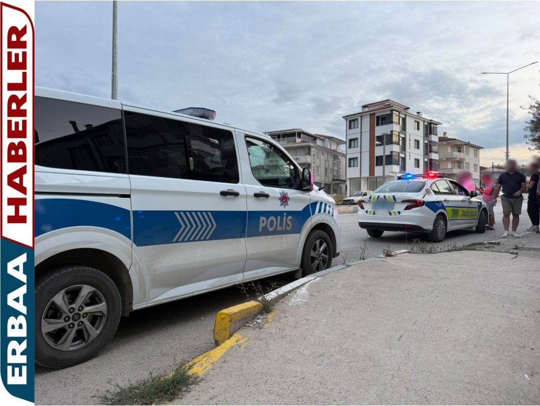 Erbaa’da Motosiklet ile Otomobil Çarpıştı: Otomobil Sürücüsü Kaçtı.