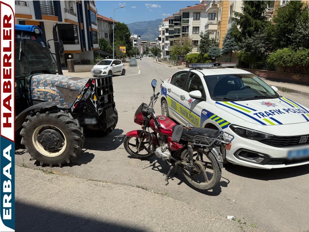 Erbaa’da Motosiklet ile Traktör Çarpıştı: 1 Yaralı.