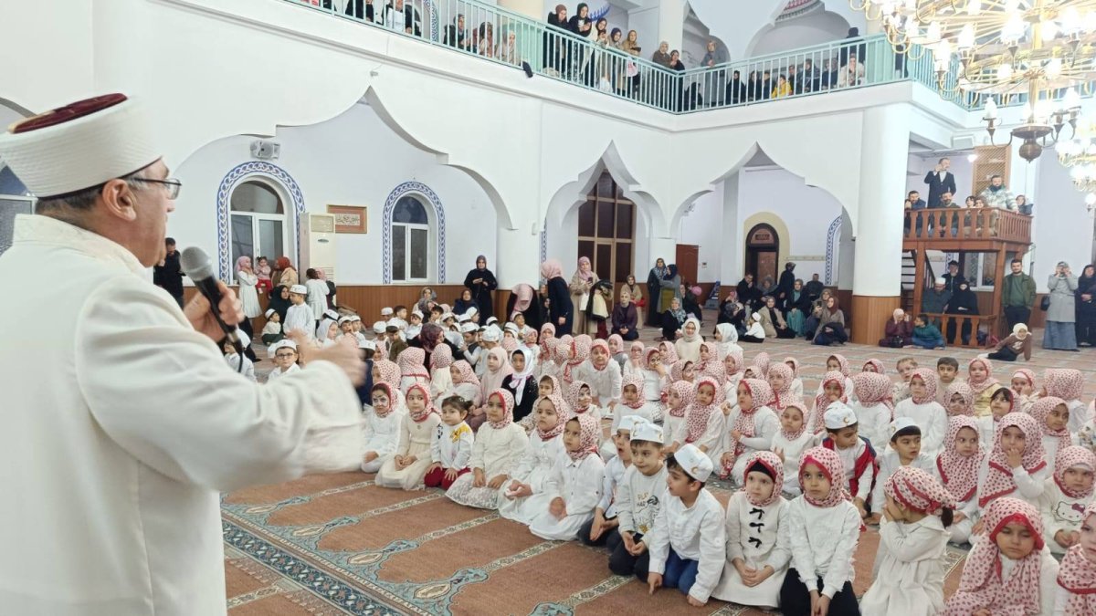 Minik Öğrenciler Büyük Cami’de Teravihte Buluştu.