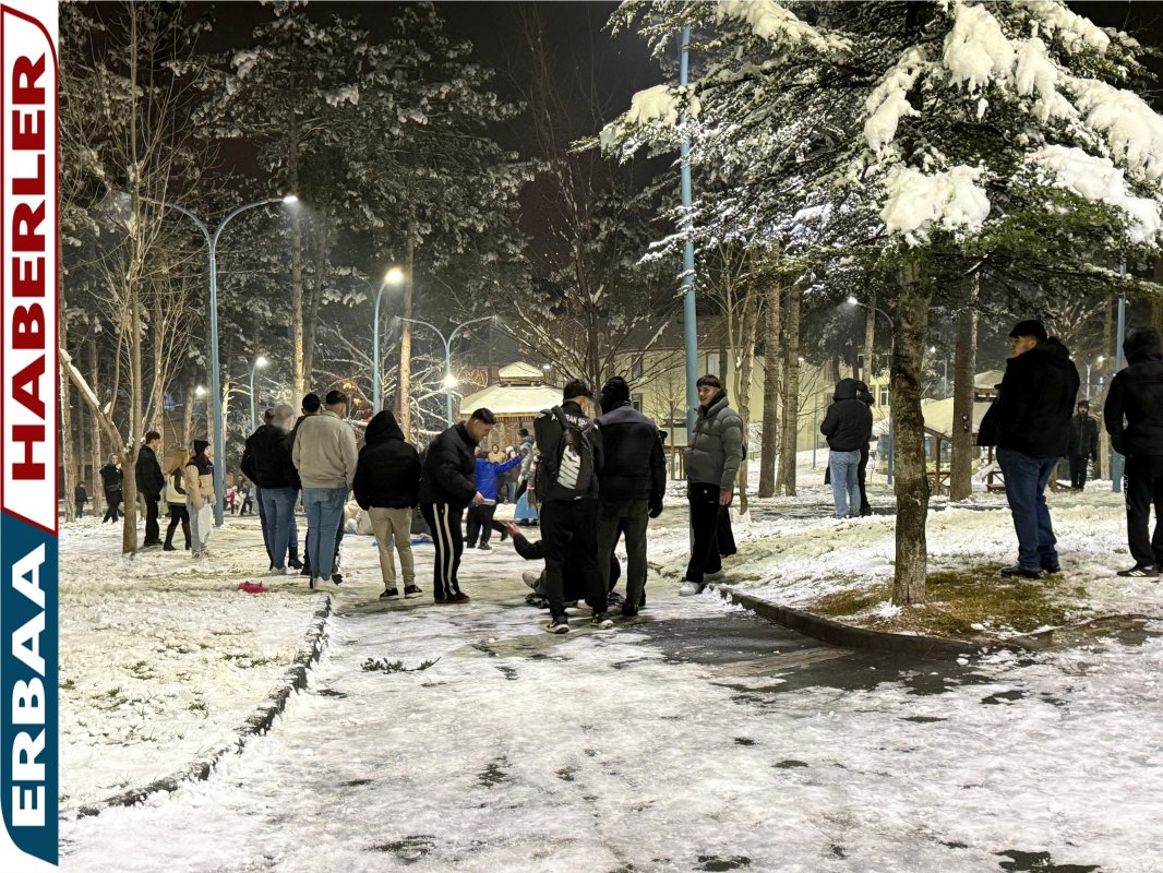 Erbaa’da Kar Yağışı Eğlenceye Dönüştü