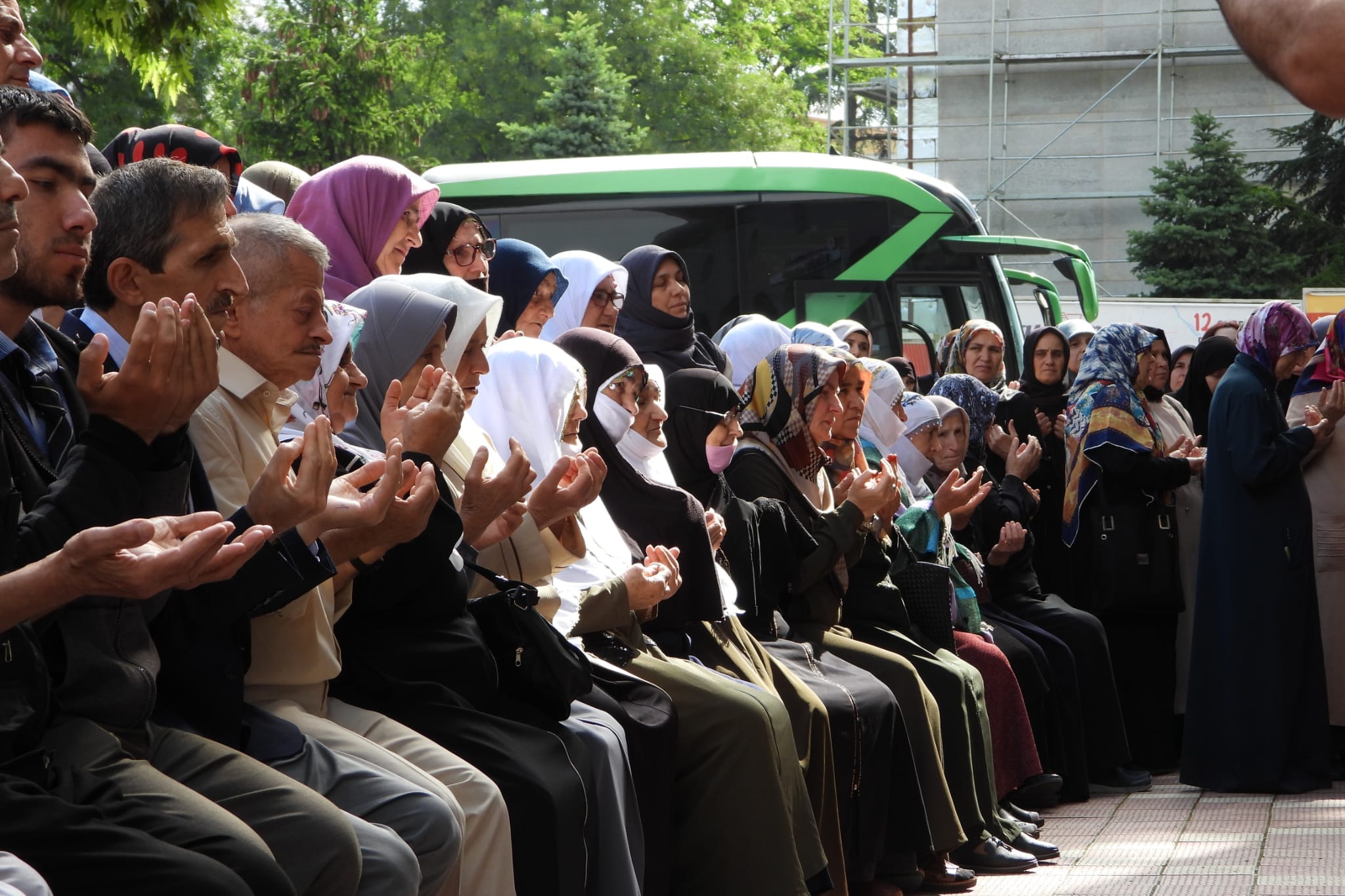 Erbaalı Hacı Adayları Dualarla Uğurlandı.