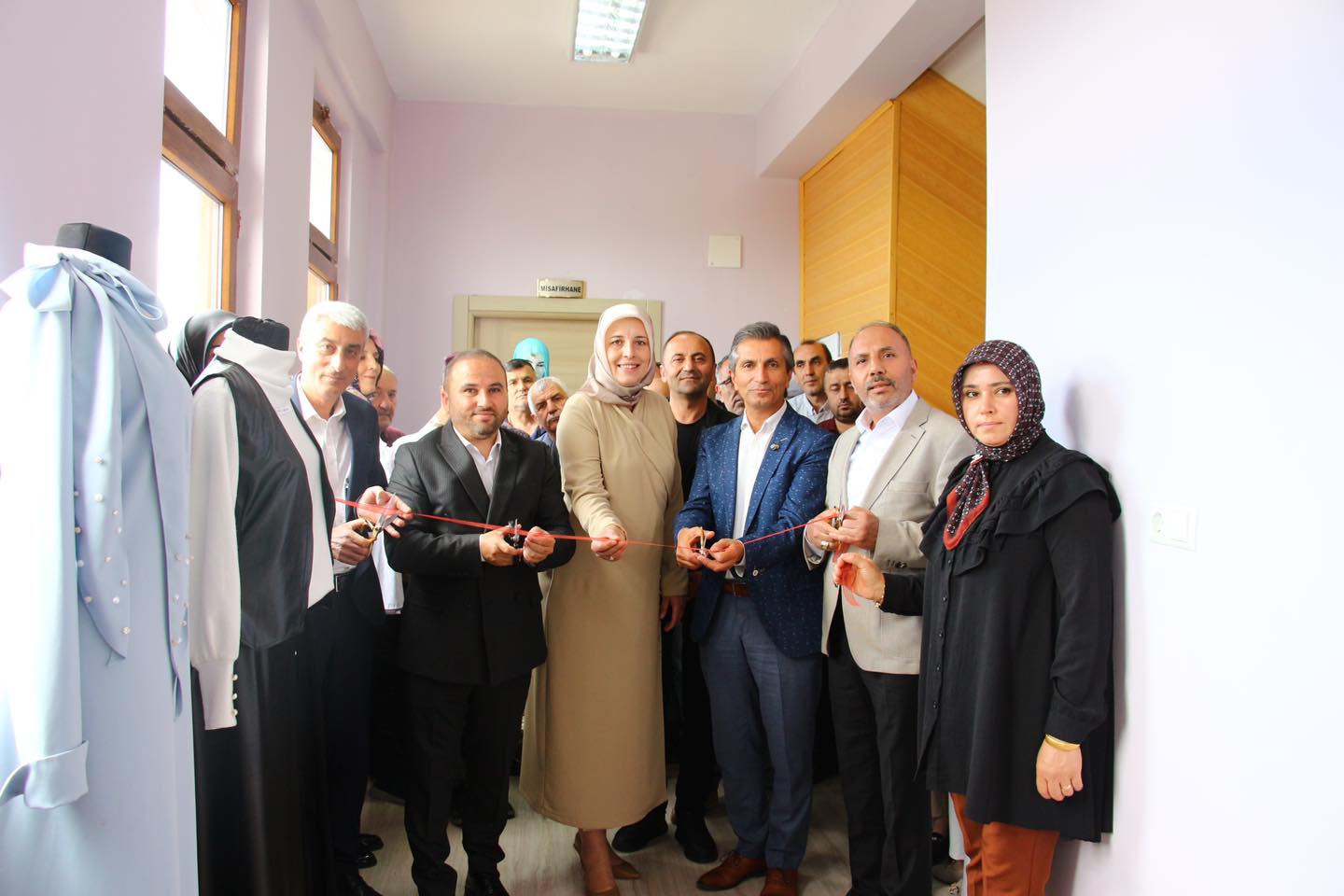 Karayaka Belediyesi'nden Anlamlı Sergi: Kadınların Emeği Göz Doldurdu.