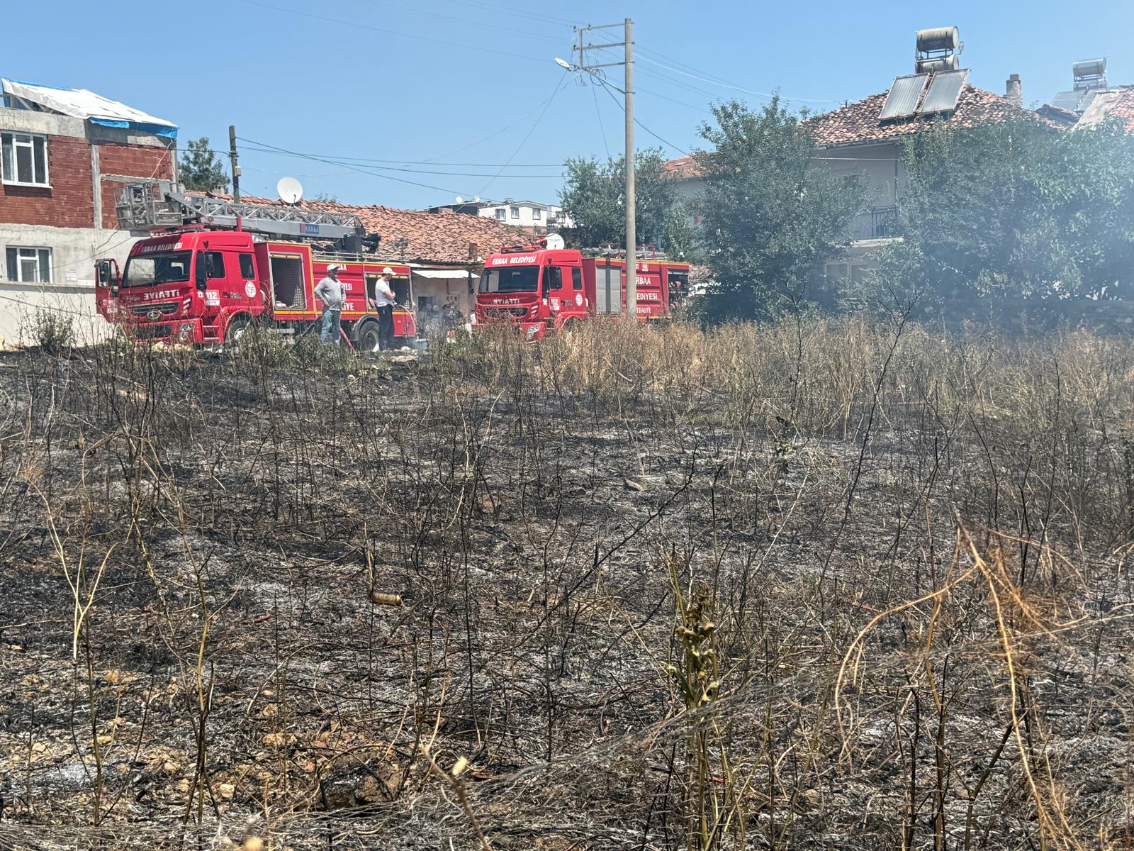 Kendine Ait Olmayan Arazide Ot Yakmak İstedi, Mahalleyi Tehlikeye Attı.