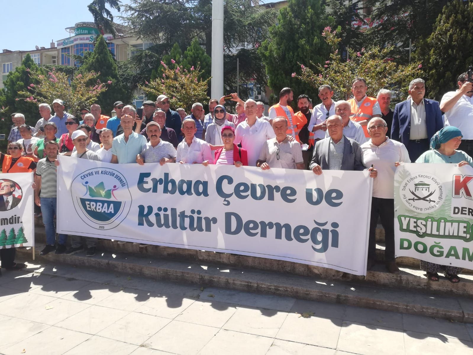 Tokatlılar “Toprağımızı Kimseye Vermeyiz” Diyerek Madeni Protesto Ettiler.