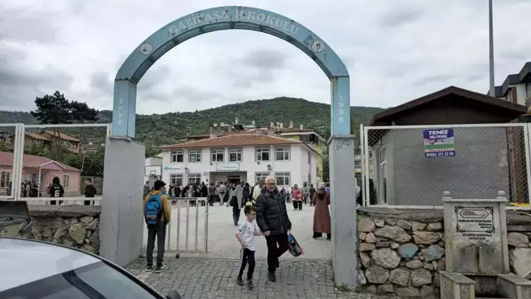 Akli Dengesi Yerinde Olmayan Şahıs Okulda Korkulu Anlar Yaşattı.