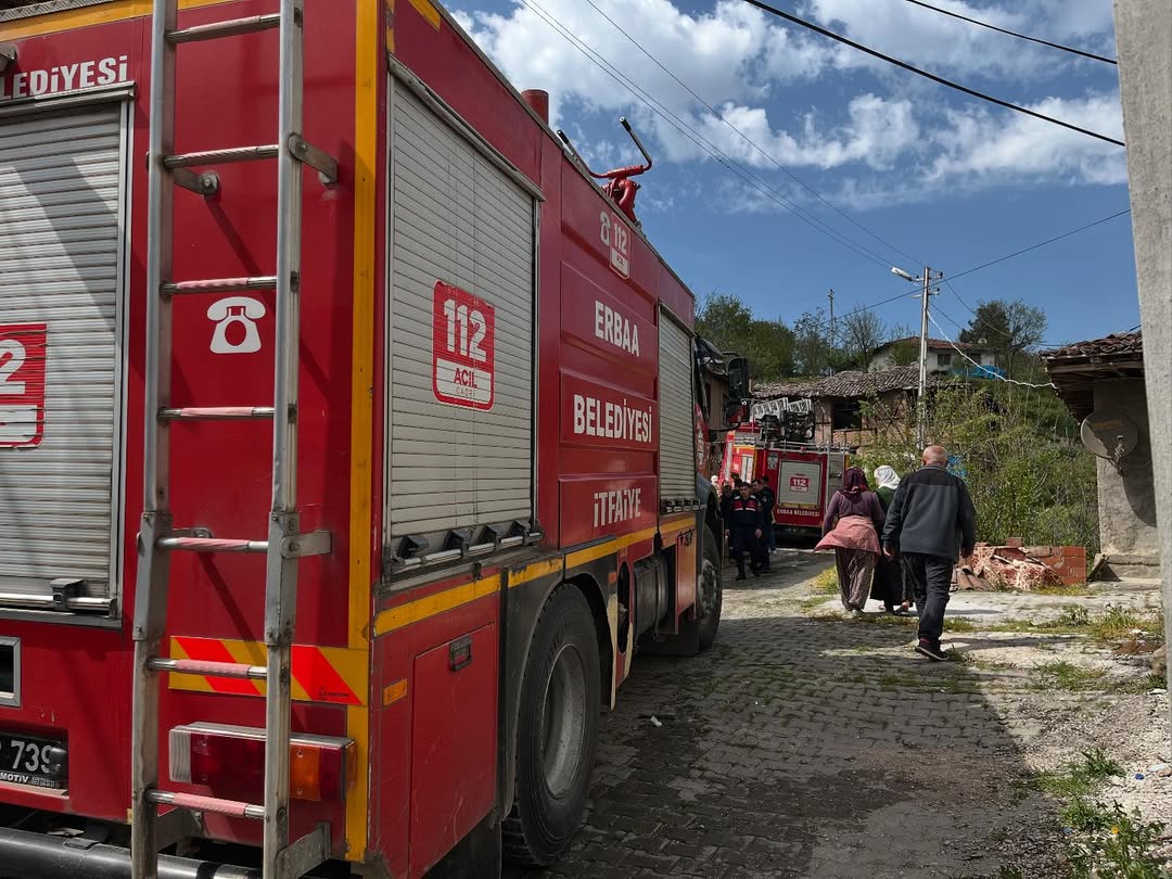 Tepekışla Köyünde Ev Yangını.