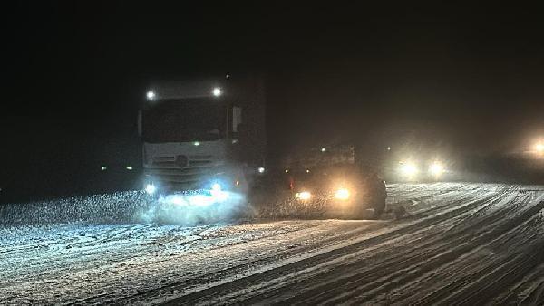 Tokat- Sivas karayolunda ulaşıma 'kar' engeli